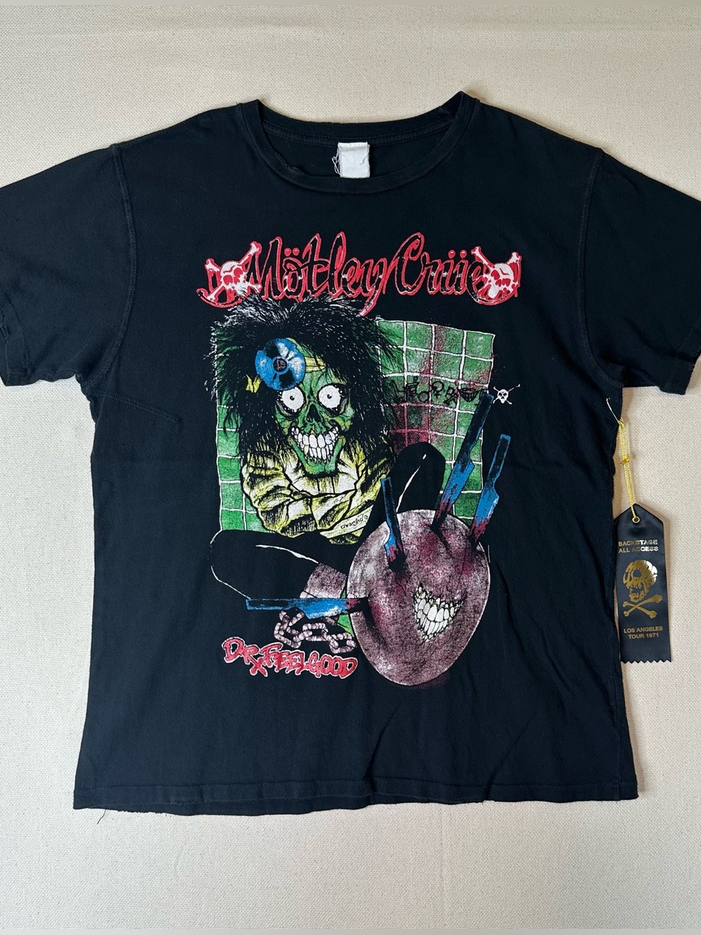MadeWorn Mötley Crüe Black Dr. Feelgood Distressed Graphic Tee Unisex Medium